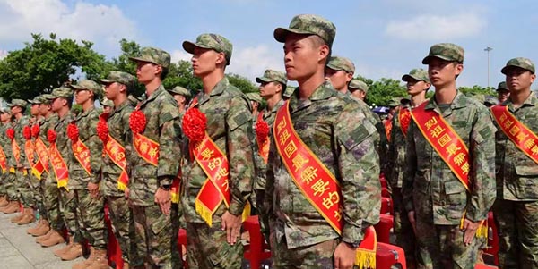 花都區舉辦2025年秋季新兵入伍歡送大會  好男兒光榮參軍
