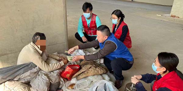 寒冬送溫暖 溫情護歸途---花都區開展流浪露宿人員專項救助行動